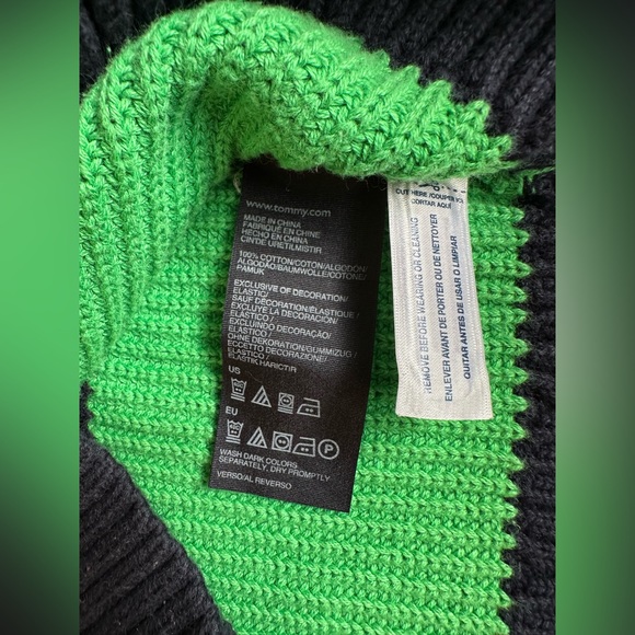 Rare Tommy Hilfiger Sweather - Picture 7 of 7